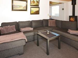 En sittgrupp på 6 person holiday home in Hadsund