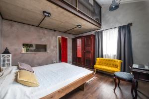Posteľ alebo postele v izbe v ubytovaní Rustic Cozy house Pupy + 37 fotografií