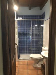 Ένα μπάνιο στο Casas Rurales Entrecastaños +62 φωτογραφίες