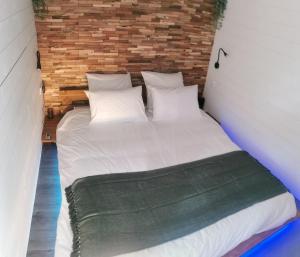 Ένα ή περισσότερα κρεβάτια σε δωμάτιο στο paradis pour deux +22 φωτογραφίες