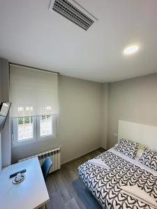 Łóżko lub łóżka w pokoju w obiekcie HOSPEDAJE CUATRO VIENTOS