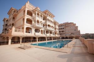 Bazén v ubytování Almerimar Porto Fino - Appartement de luxe, vue mer nebo v jeho okolí