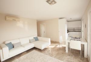 Postel nebo postele na pokoji v ubytování Almerimar Porto Fino - Appartement de luxe, vue mer
