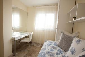 Postel nebo postele na pokoji v ubytování Almerimar Porto Fino - Appartement de luxe, vue mer