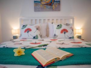 Ένα ή περισσότερα κρεβάτια σε δωμάτιο στο Apartment Ivona Tribalj