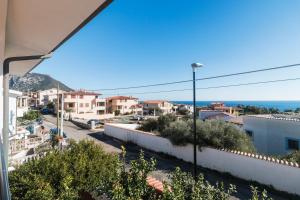 una vista desde el balcón de una casa en Suite Apartment La Punta, en Cala Gonone