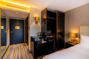 a hotel room with a bed and a desk at Hotel Saint London in London