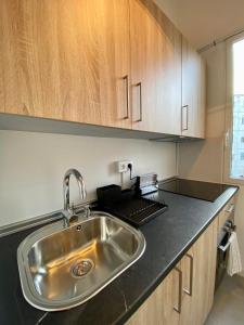 Kuhinja oz. manjša kuhinja v nastanitvi Ruzafa Vibes Apartments