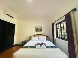 Postel nebo postele na pokoji v ubytování Angkor Tiger Resort