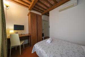 A bed or beds in a room at San Tommaso