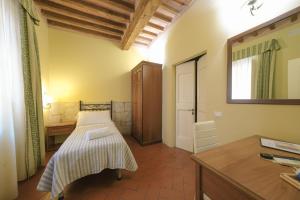 A bed or beds in a room at San Tommaso