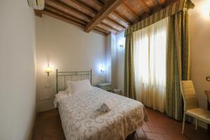 A bed or beds in a room at San Tommaso