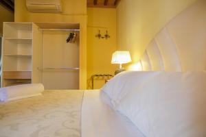 A bed or beds in a room at San Tommaso