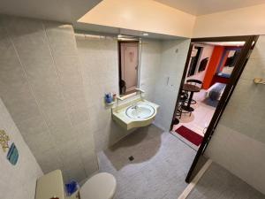 Boston Hotel tesisinde bir banyo