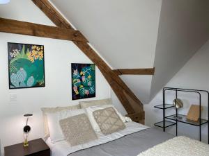 Postel nebo postele na pokoji v ubytování Appartements CDG JOIGNY