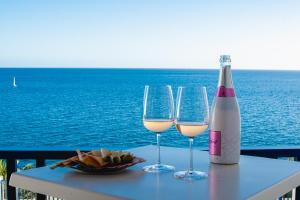Napoje w obiekcie FRONTLINE VILLA 25, Modern Coastal Design with Amazing Views