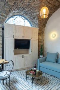 a living room with a couch and a table at Napoleon with rooftop terrace in ‘Akko