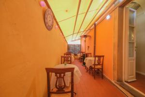 A seating area at San Tommaso