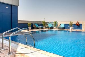 Bazén v ubytování Al Mansour Plaza Hotel nebo v jeho okolí