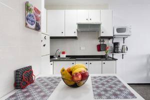 A kitchen or kitchenette at Home2Book Candemar Ocean View
