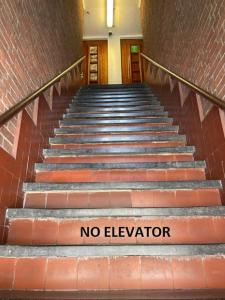a staircase with a sign that says no elevator at Amigo Budget Hotel in Amsterdam