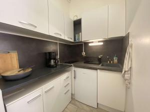 Fotografia z galérie ubytovania Appartement rénové avec 2 terrasses, proche plage, à Sainte-Maxime - Jusqu'à 4 personnes - FR-1-226-493 v destinácii Sainte-Maxime