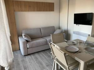 Posedenie v ubytovaní Appartement T2, terrasse, parking privé proche port et plages
