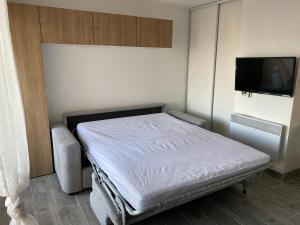 Posteľ alebo postele v izbe v ubytovaní Appartement T2, terrasse, parking privé proche port et plages