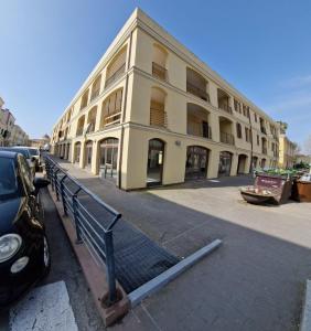 Το κτήριο όπου στεγάζεται  το διαμέρισμα