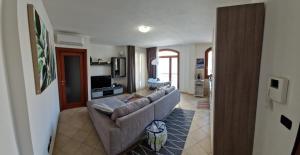 Μια τηλεόραση ή/και κέντρο ψυχαγωγίας στο Sph24 - Appartamento via Lo Frasso +2 φωτογραφίες