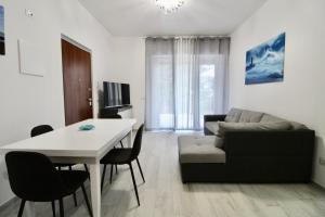 A television and/or entertainment centre at Rif. B3 - SAMUELE
