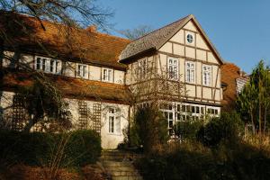 a large white house with a gambrel roof at St. Oberholz Woldzegarten Retreat in Leizen
