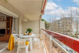 a balcony with a table and chairs and a view at Apartamentos Varadero Arysal in Salou