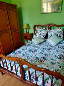 Postel nebo postele na pokoji v ubytování La Maison des oliviers