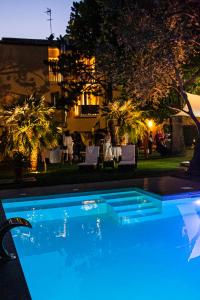 Bazén v ubytování Viktoria Palace Hotel nebo v jeho okolí