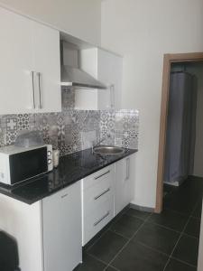 Apartamento kuko con wifi al lado metroにあるキッチンまたは簡易キッチン