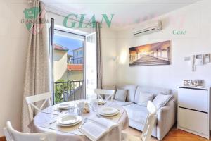 Et opholdsområde på PIANOSA - Elegante appartamento sul mare + 16 billeder