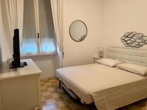 Postel nebo postele na pokoji v ubytování SEABAUDIA1 CON TERRAZZA