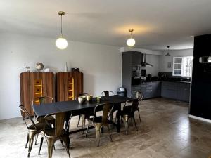 Zdjęcie z galerii obiektu Villa 16p, fully equipped air conditioning & private pool w mieście Saint-Victor-des-Oules