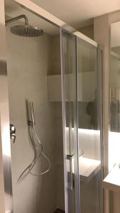A bathroom at The secret window on the river Arno