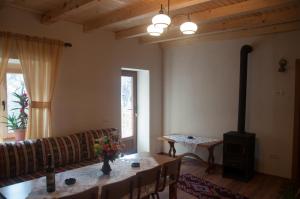 a living room with a table and a couch at Aste Guesthouse in Tropojë