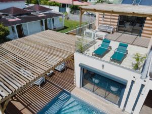 an overhead view of a house with a deck and a swimming pool at Villa Jasmin Standing Piscine Chauffee 4 Ch 9 Pers in Baie-Mahault
