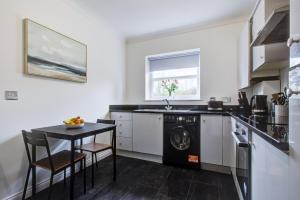 Fotografie z fotogalerie ubytování Stylish Two Bedroom Apartment With Free Parking! v destinaci Romford