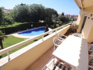 Bazén v ubytovaní Duplex Vall d'aro F32076 alebo v jeho blízkosti