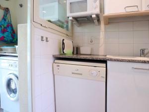 Kuchyňa alebo kuchynka v ubytovaní Duplex Vall d'aro F32076