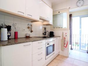 Kuchyňa alebo kuchynka v ubytovaní Duplex Vall d'aro F32076