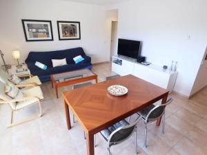 Televízia a/alebo spoločenská miestnosť v ubytovaní Duplex Vall d'aro F32076