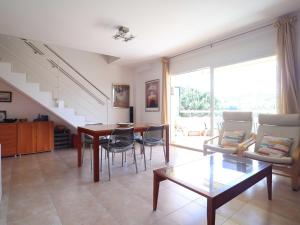 Posedenie v ubytovaní Duplex Vall d'aro F32076