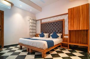 a bedroom with a bed and a checkered floor at Ostel By Orion Hotels -Udaipur in Udaipur