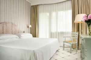 Posteľ alebo postele v izbe v ubytovaní Golf Hotel Punta Ala